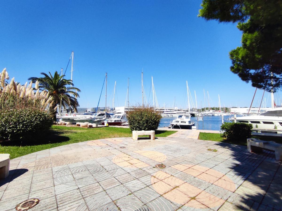 Magnifique T2 Au Calme Avec Une Superbe Vue Sur Le Port กาเนต์-อ็อง-รูสซียง ภายนอก รูปภาพ